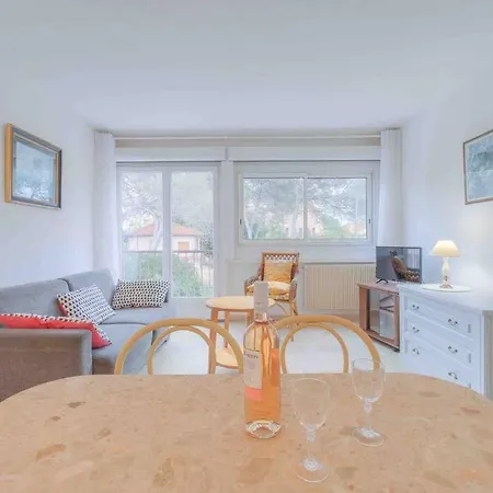 Studio Eloise Boulouris Centre Gare Et A Pieds Apartment